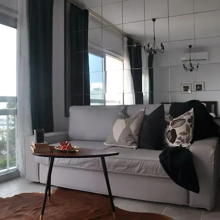Aria Sea View Apartment Larnaca